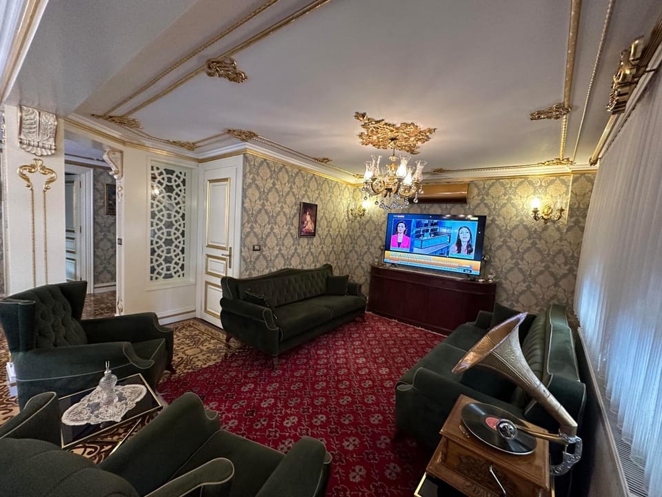 Communal lounge/ TV room