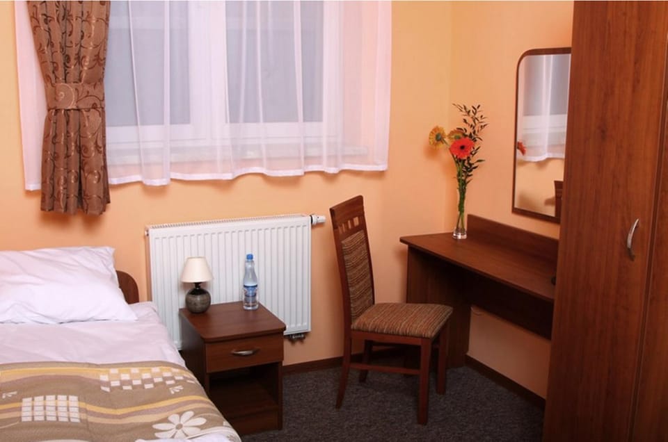 Photo of the whole room, Decorative detail