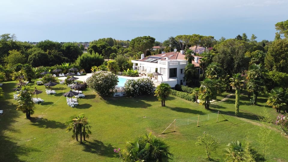 Property building, Natural landscape, Garden, Garden view, Swimming pool