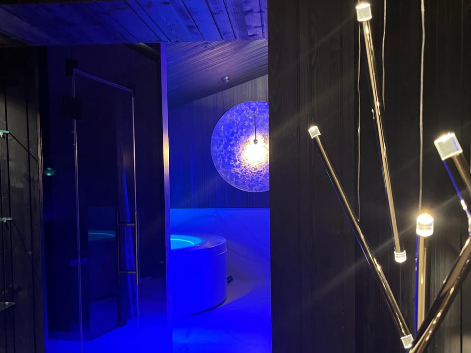 Hot Tub, Sauna, Steam room, Spa and wellness centre/facilities