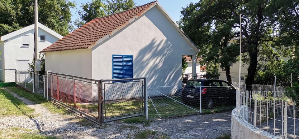 Property building, Parking