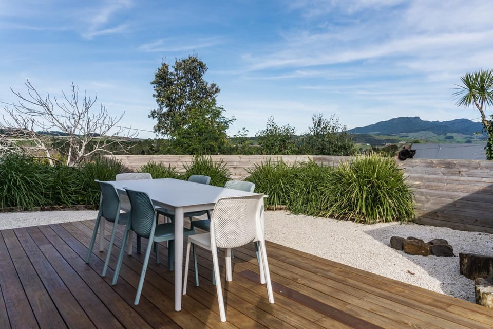Patio, Balcony/Terrace, Dining area, Mountain view