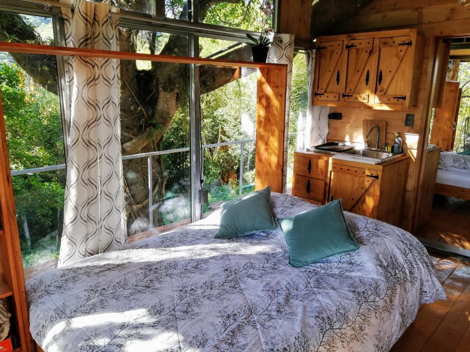 Cabaña treehouse Mountain View House in Heredia Province