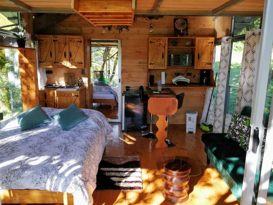 Cabaña treehouse Mountain View House in Heredia Province
