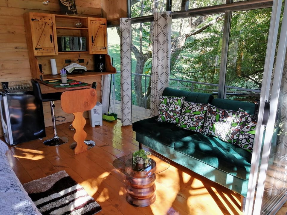 Cabaña treehouse Mountain View House in Heredia Province