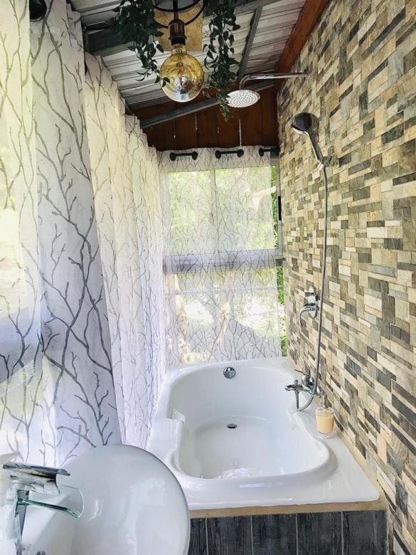 Shower, Hot Tub, Bath