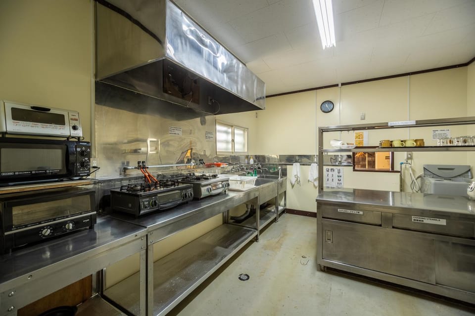 Kitchen or kitchenette, Kitchen or kitchenette