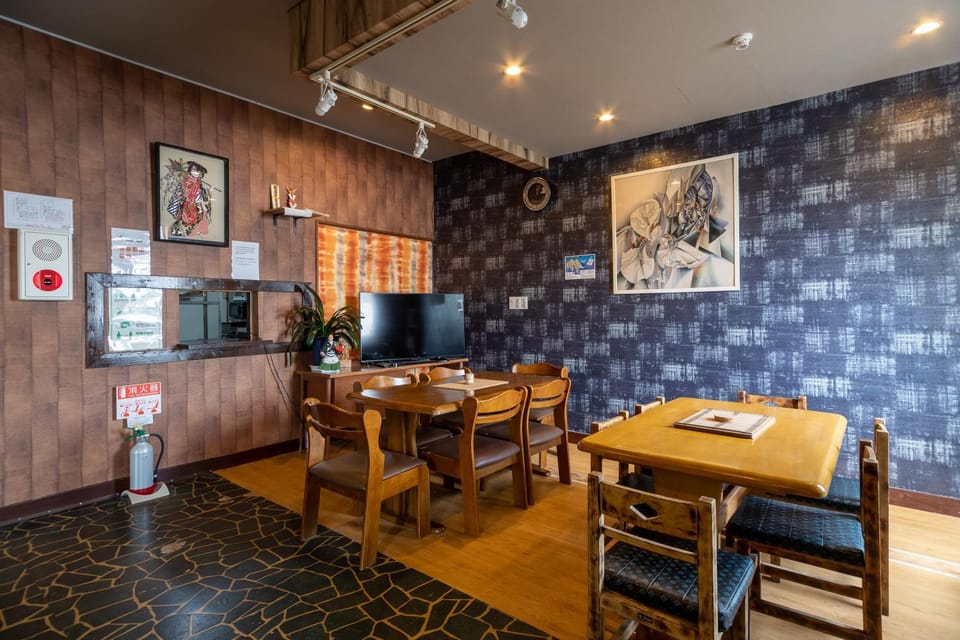 Communal lounge/ TV room, Dining area