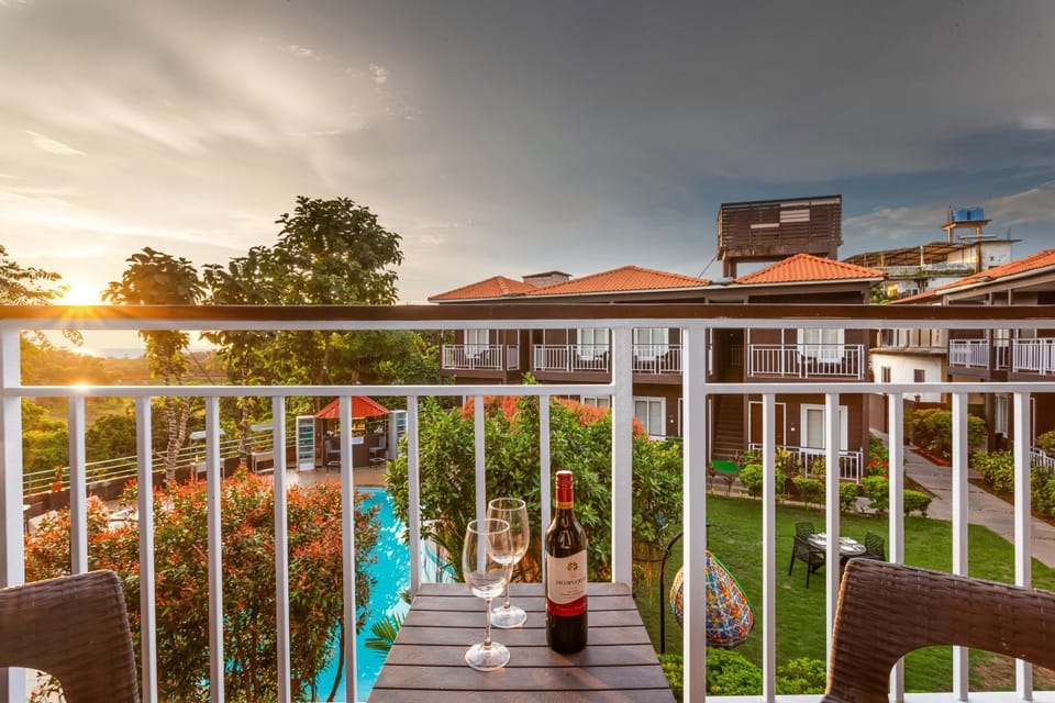 Balcony/Terrace, Swimming pool