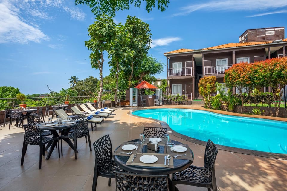Seating area, Swimming pool, minibar