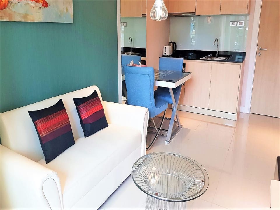 Seating area, kitchen