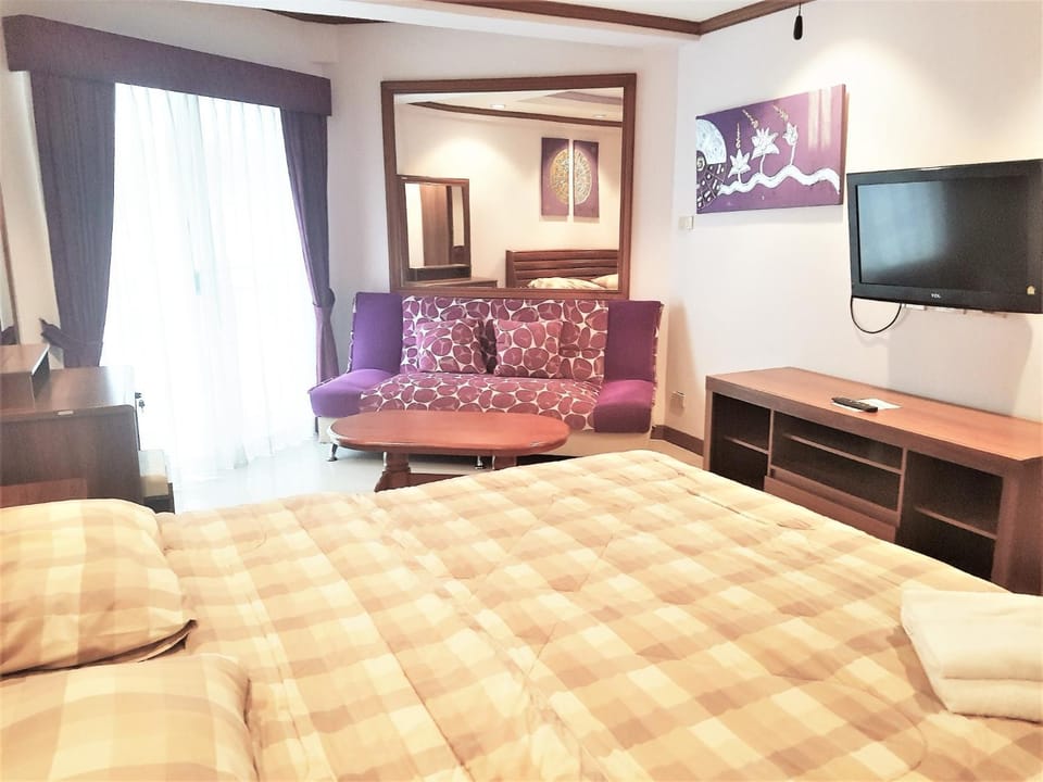 Seating area, Bedroom