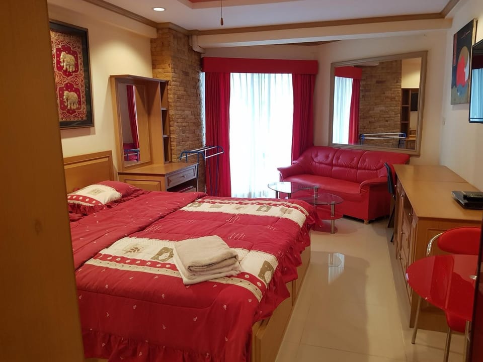 Seating area, Bedroom