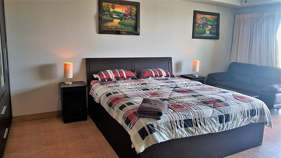 Seating area, Bedroom