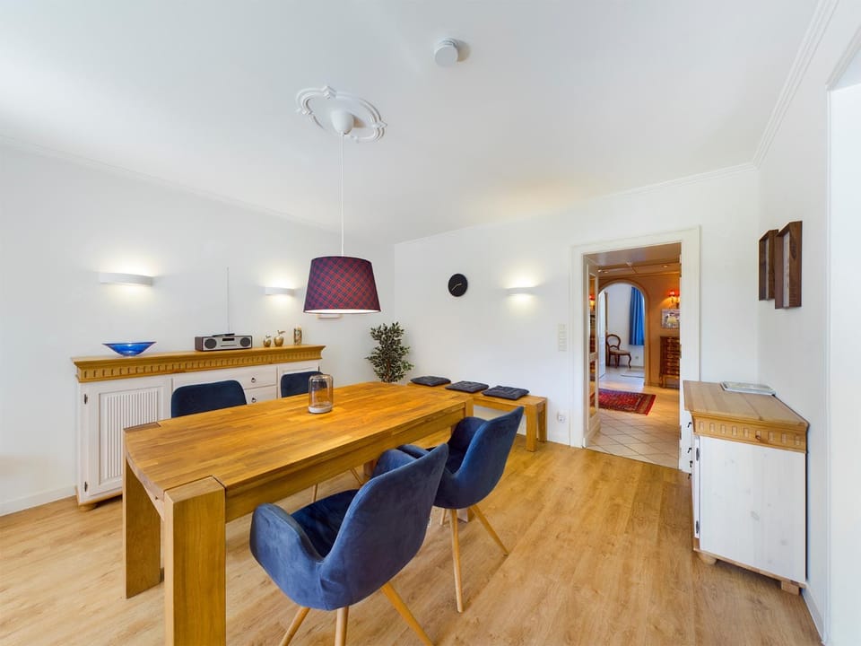 Seating area, Dining area