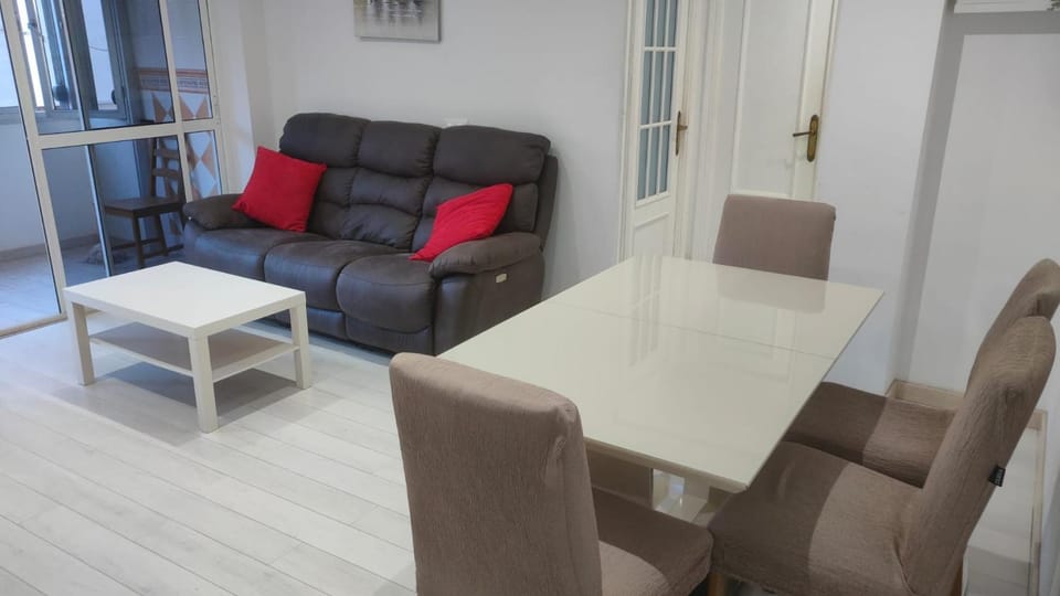 Piso con ParkinPrivado y A10minutosdelaplayaandando Apartment in Malaga