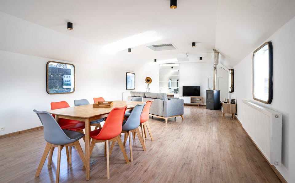 Living room, Dining area, Meals