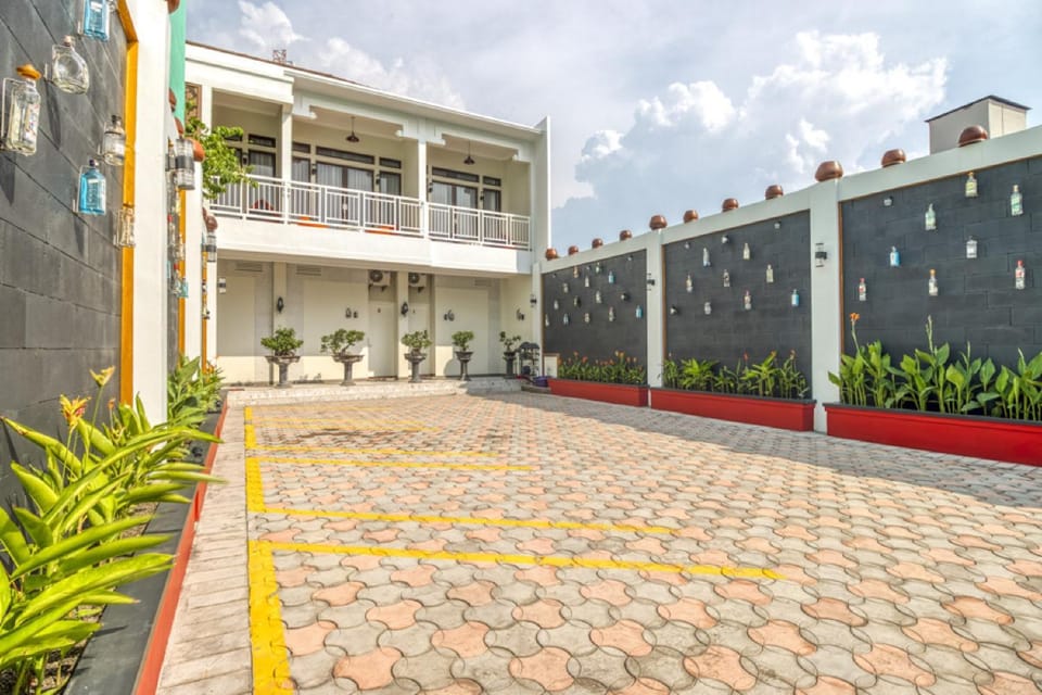 Property building, Facade/entrance