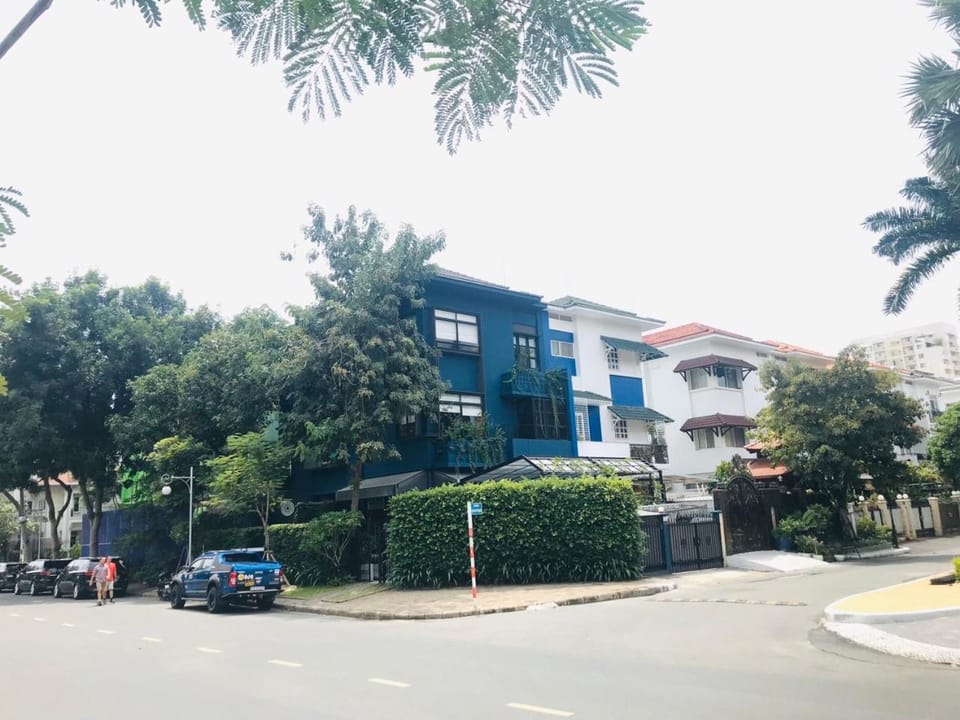 Property building, Neighbourhood