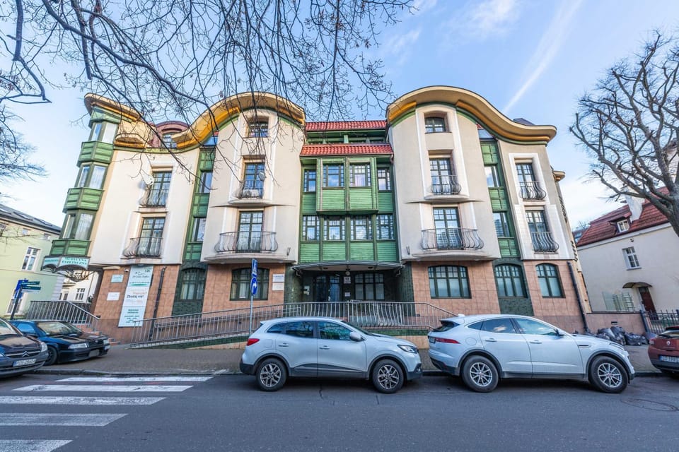 Property building, Neighbourhood