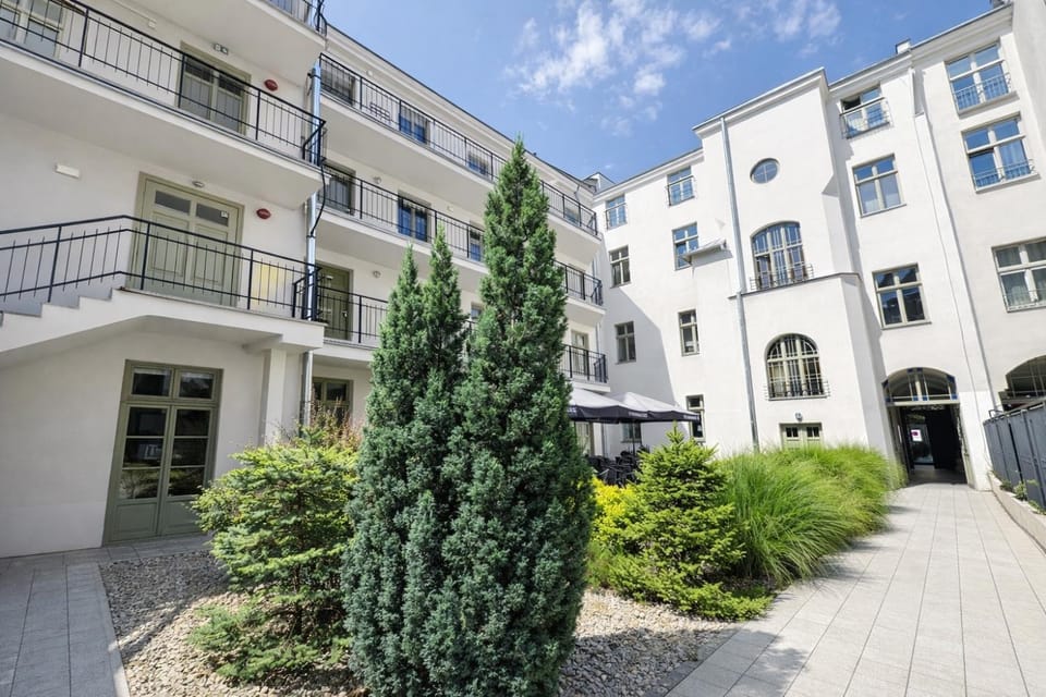 Property building, Spring, Day, Garden, Garden view