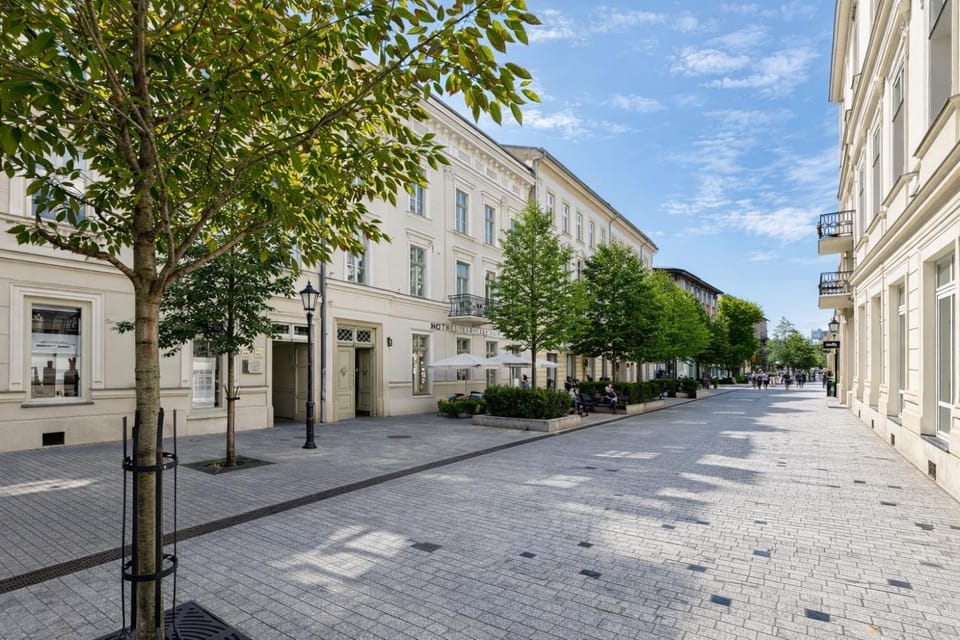 Property building, Day, Neighbourhood, City view, Street view, Location