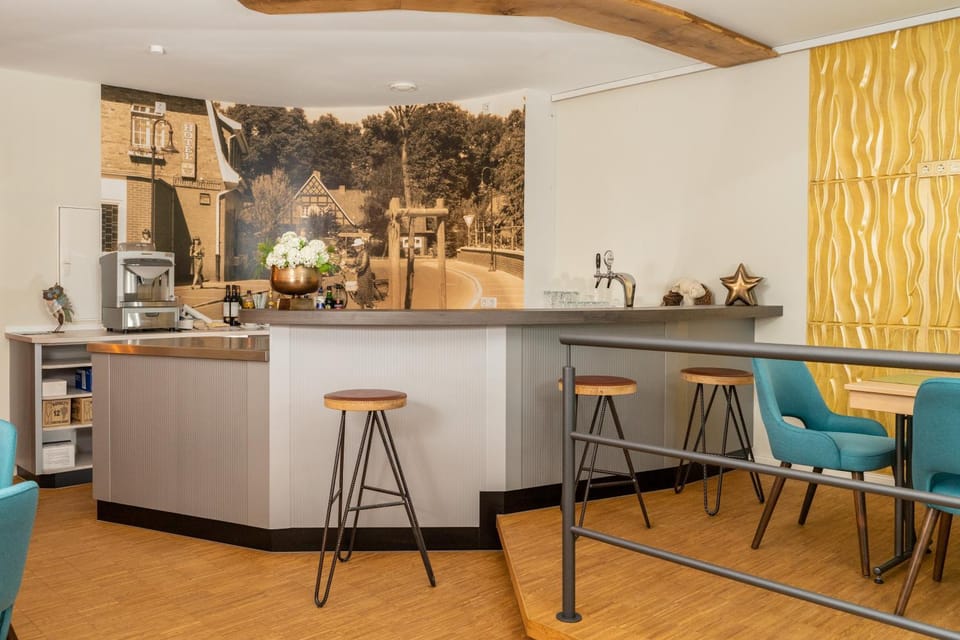 Lounge or bar, Breakfast