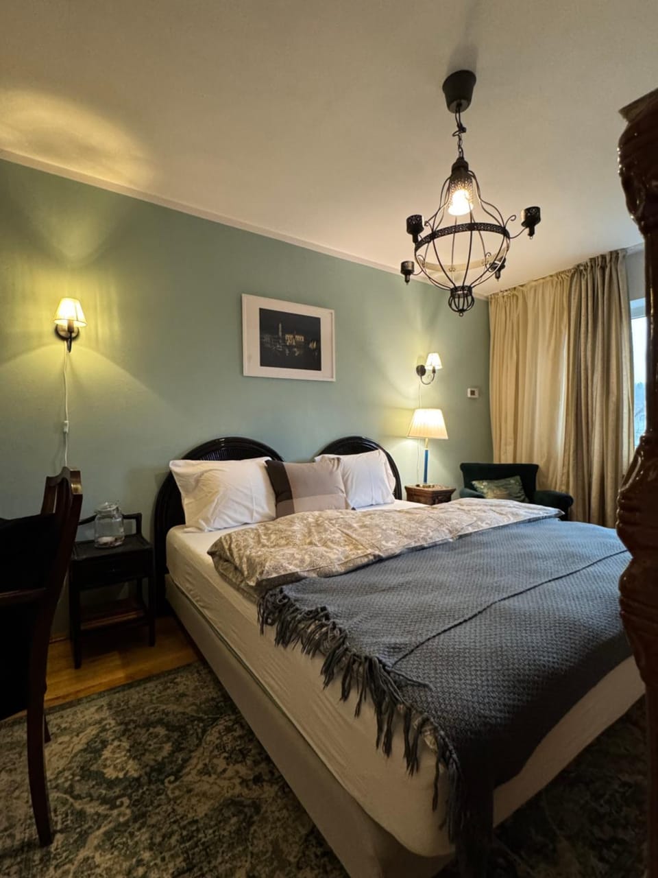 Bed, Photo of the whole room, Bedroom, fireplace