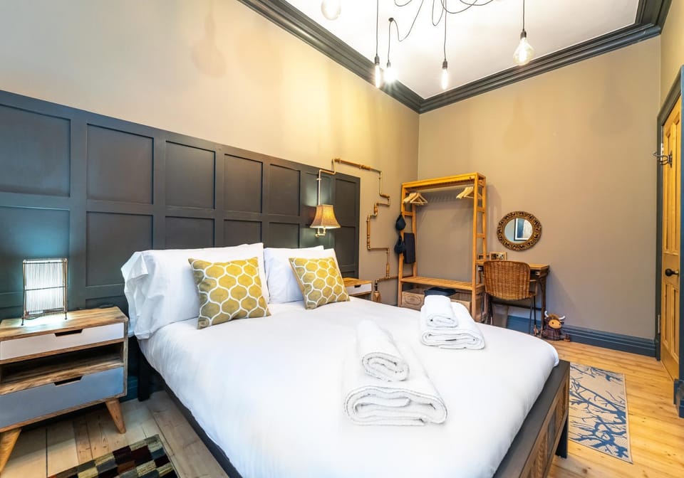Bed, Decorative detail, Bedroom