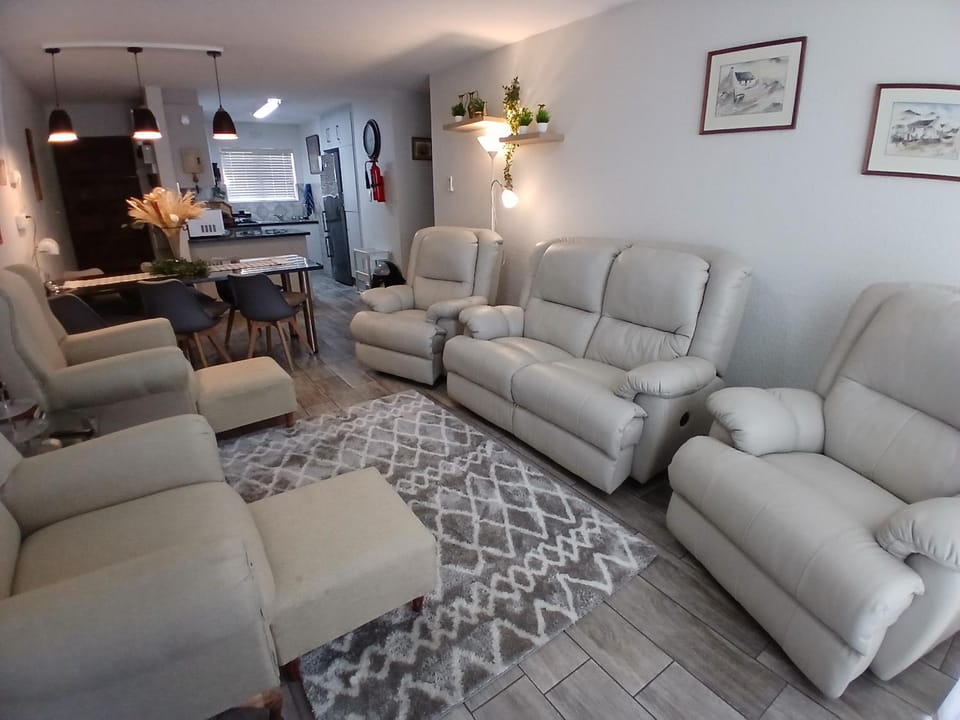 Living room, Seating area, Breakfast