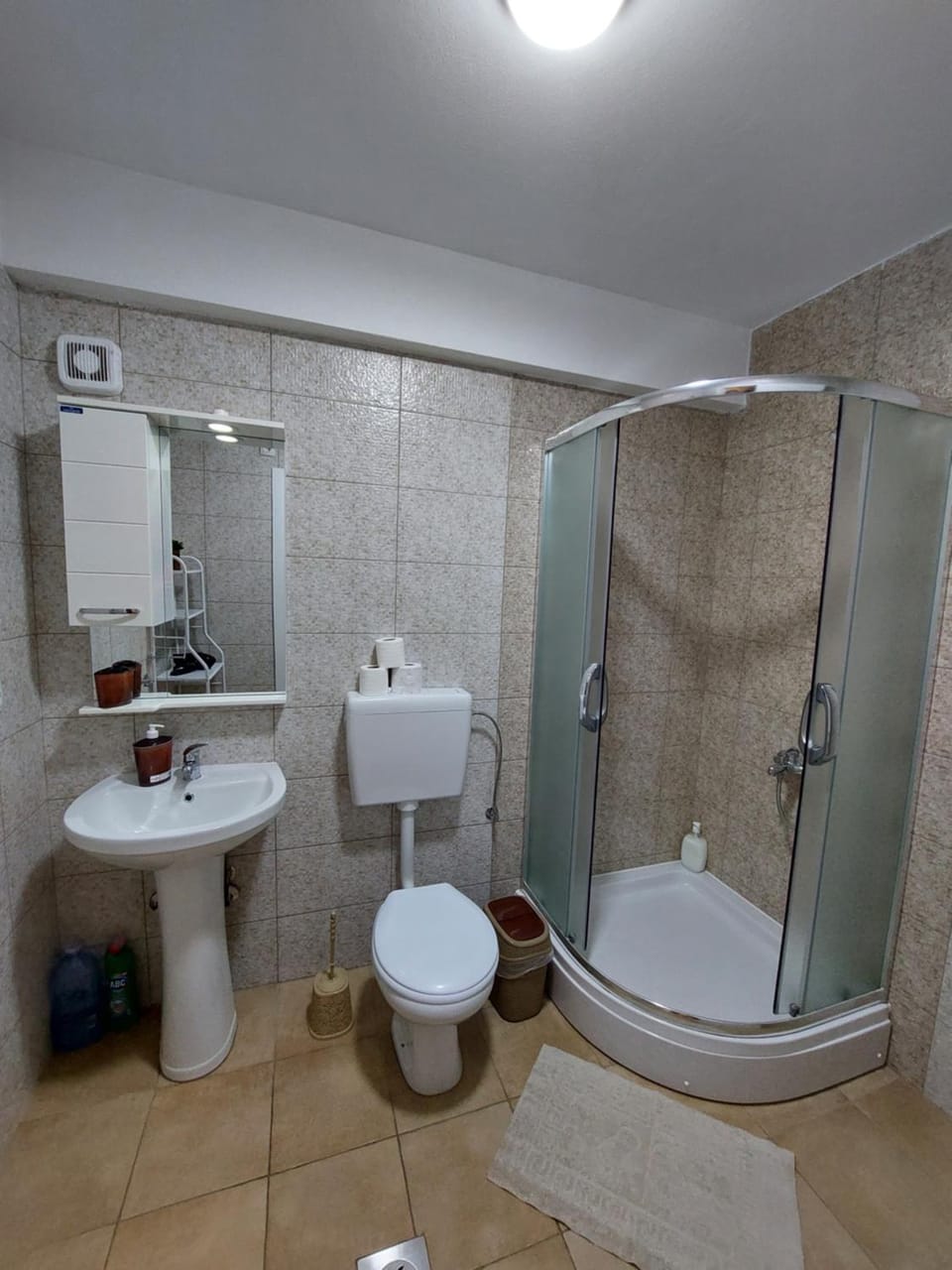 Shower, Toilet, Bathroom, towels
