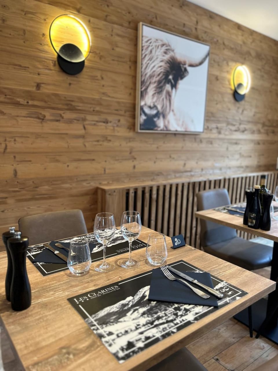 Restaurant/places to eat, Dining area, Meals
