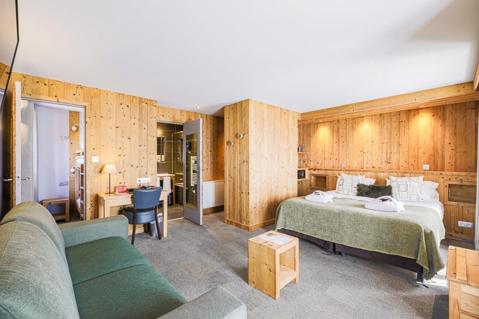 Bed, Bathroom, Living room, Photo of the whole room, Seating area, Bedroom, Bath