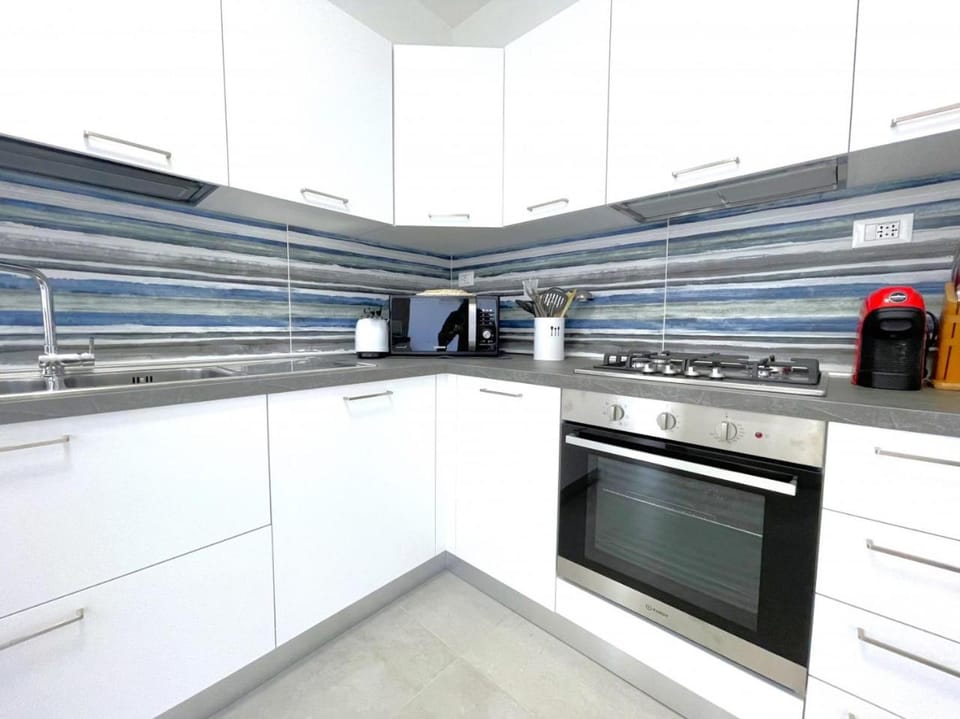 Kitchen or kitchenette, dishwasher, stove