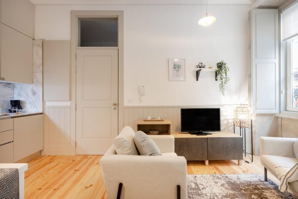 Sol Modern Studio @ Batalha Apartment in Porto