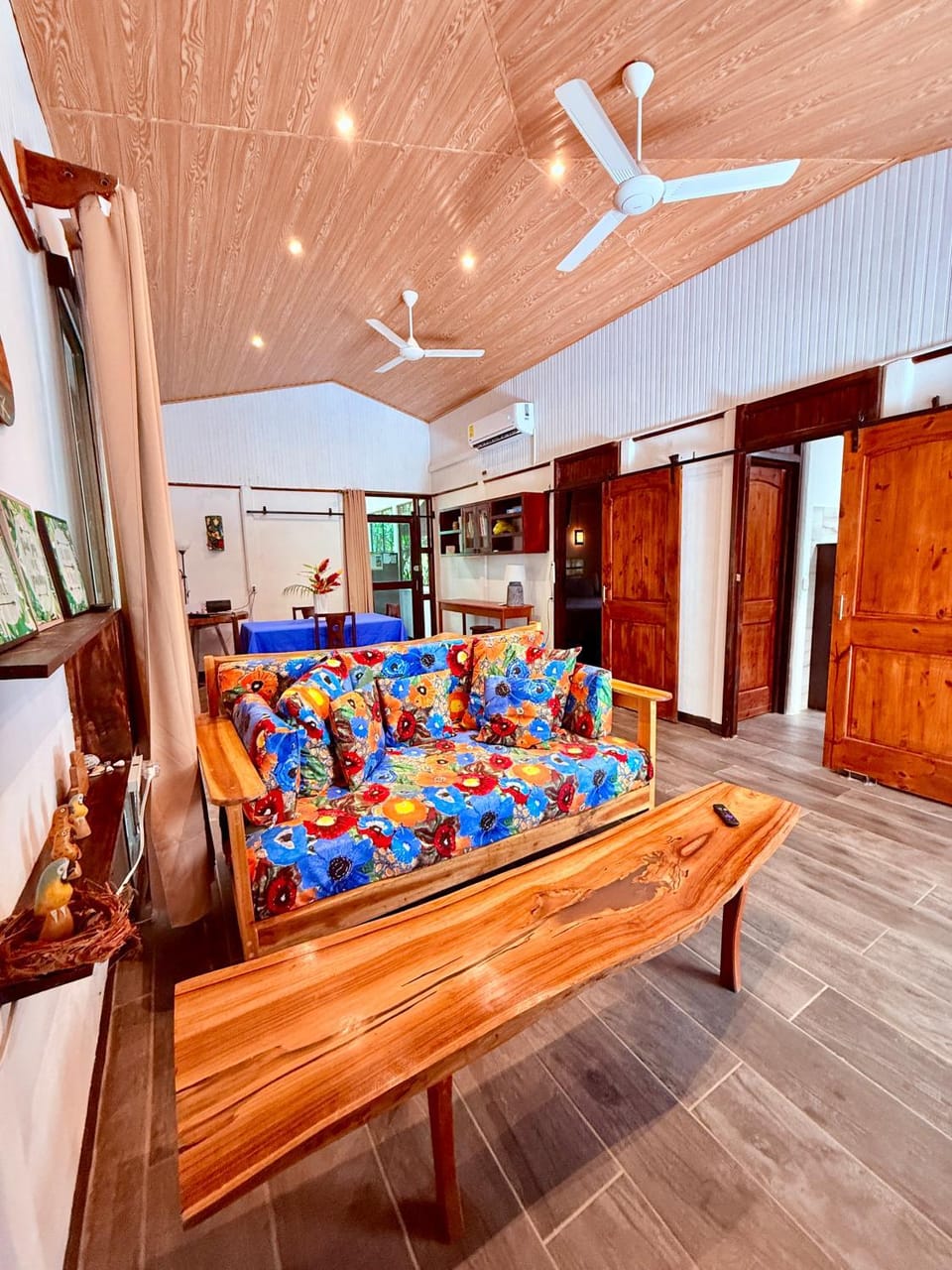 Bed, Living room