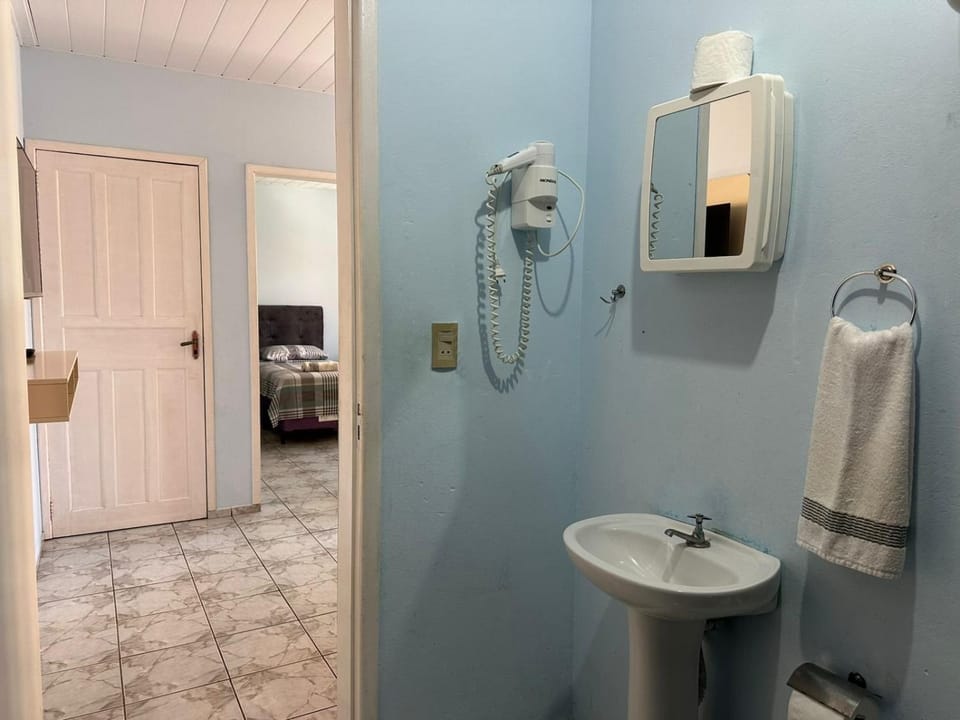 Apart 200m da praia, estacionamento, A/C Apartment in Florianopolis