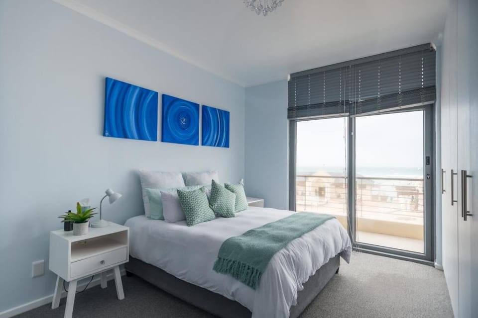 Bed, Bedroom, Sea view