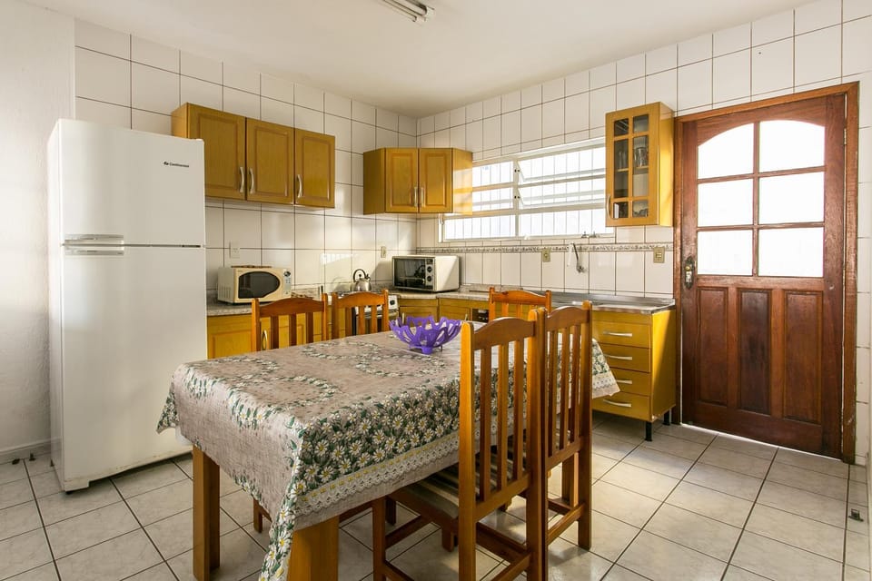 Casa 150m da praia em pátio familiar House in Florianopolis