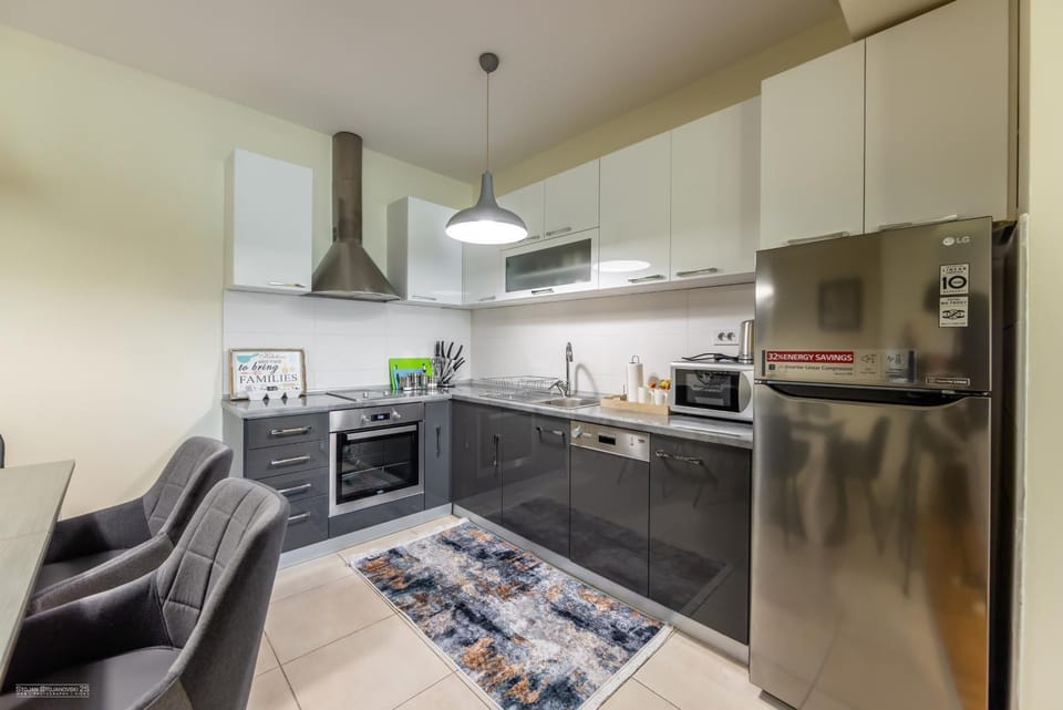Charlie Apartment, Modern City Center with balcony and free underground parking Apartment in Ohrid