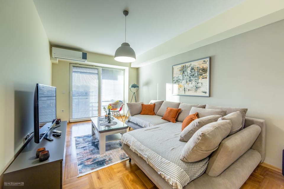Charlie Apartment, Modern City Center with balcony and free underground parking Apartment in Ohrid