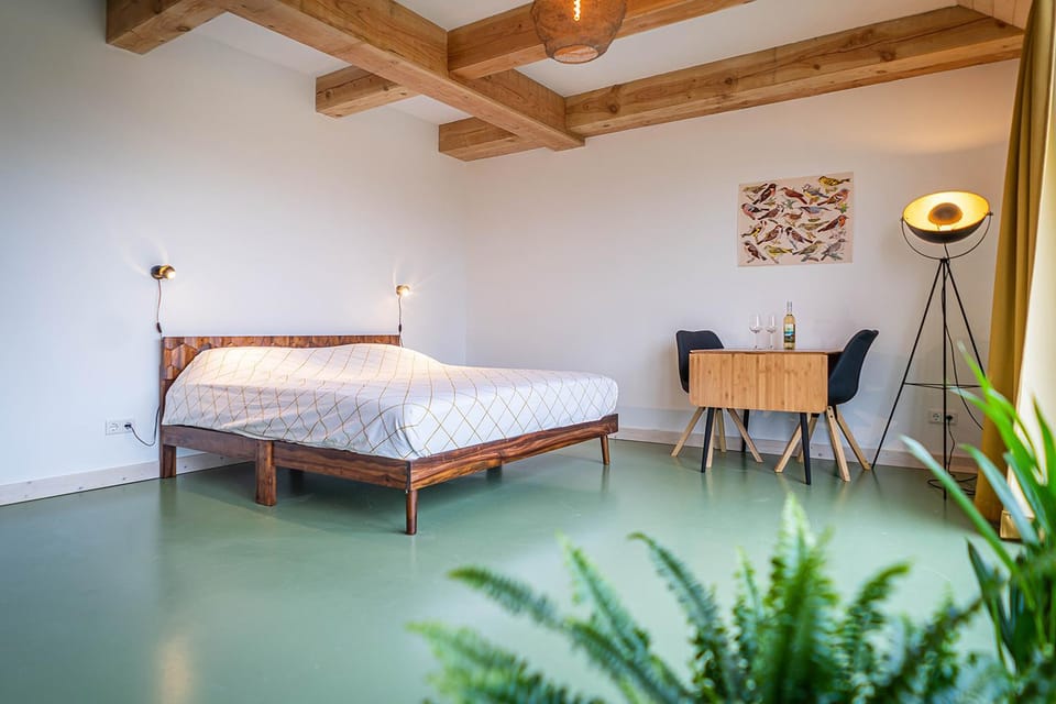 Bed, Dining area, Bedroom