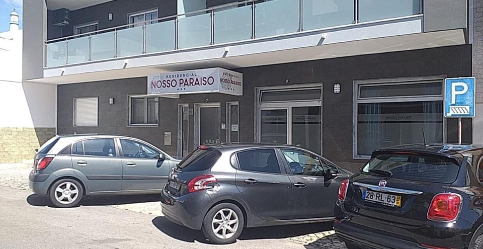 Residencial Nosso Paraiso Bed and Breakfast in Quarteira