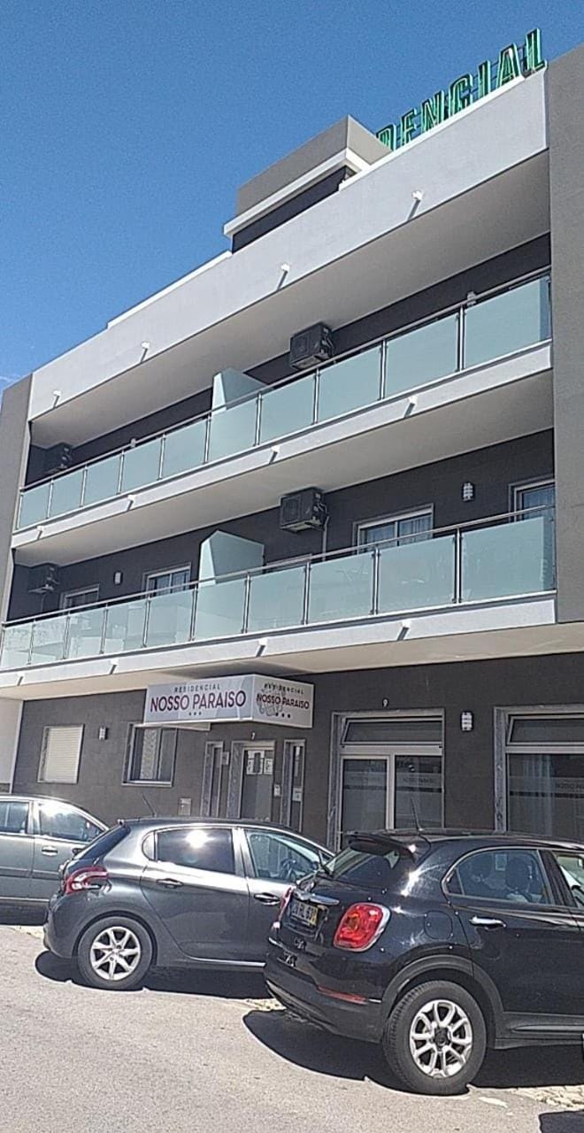 Residencial Nosso Paraiso Bed and Breakfast in Quarteira
