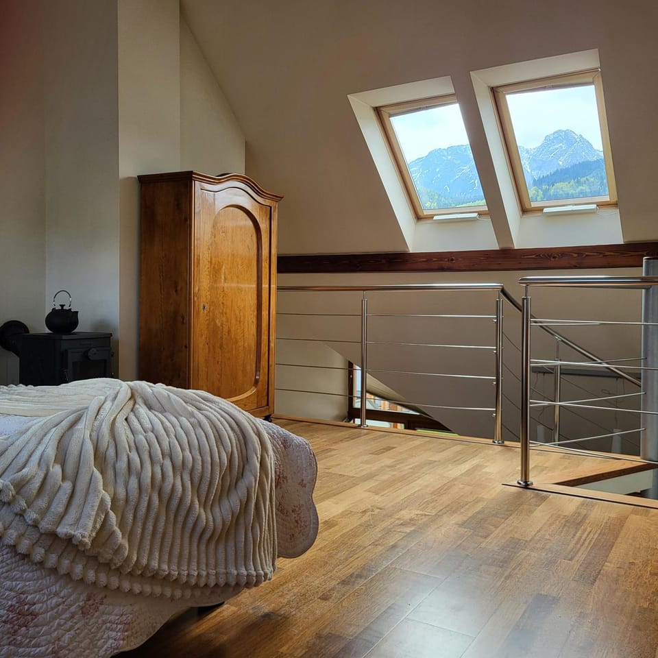 Bed, Photo of the whole room, Bedroom, Mountain view, Sunrise, wardrobe