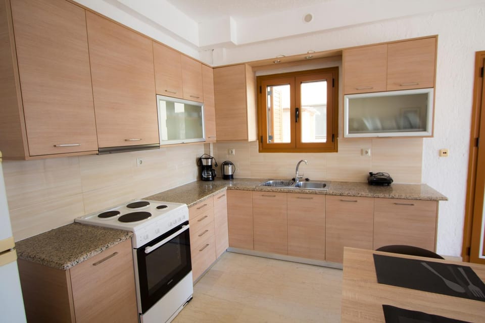 Kitchen or kitchenette, Photo of the whole room, Dining area