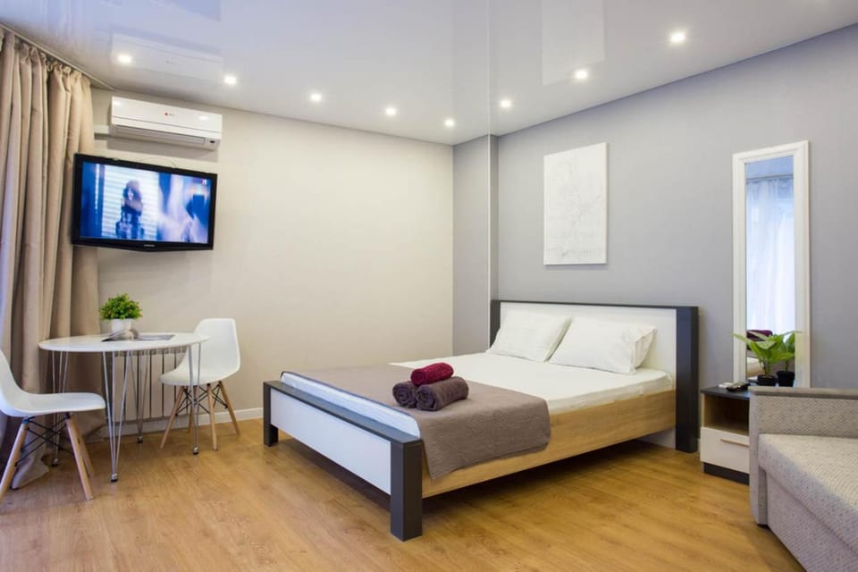 Bed, TV and multimedia, Photo of the whole room