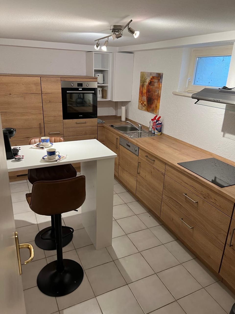 Property building, Restaurant/places to eat, Breakfast