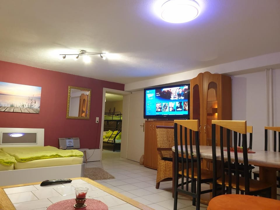 Sions große Ferienwohnung Ferienwohnung mit 3 Schlafzimmer, 2 km bis zum Europapark Rust Apartment in Ortenau