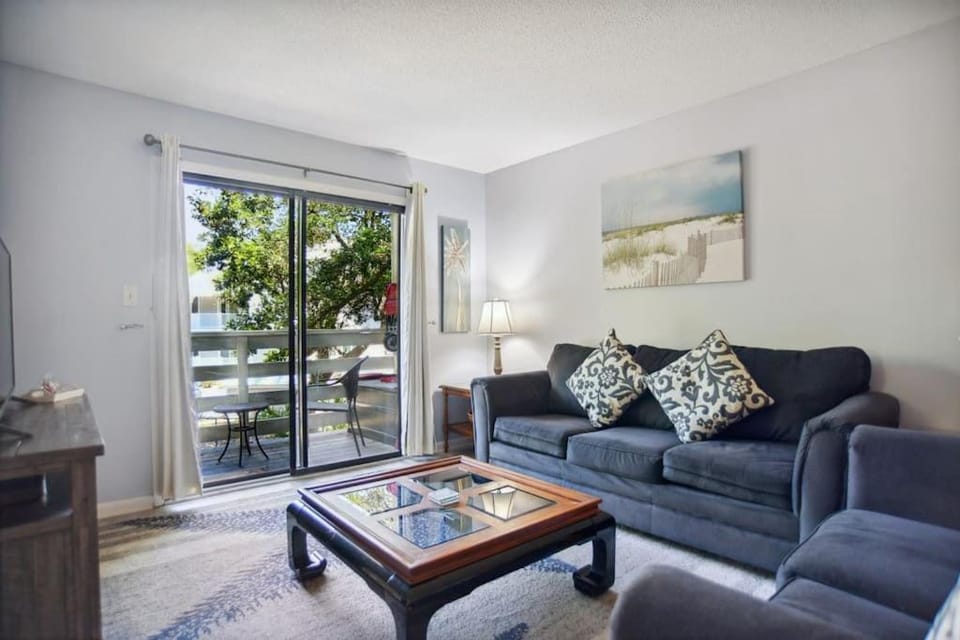 5 stars Peaceful Condo - 7 min walk to the beach Apartment hotel in Hilton Head Island